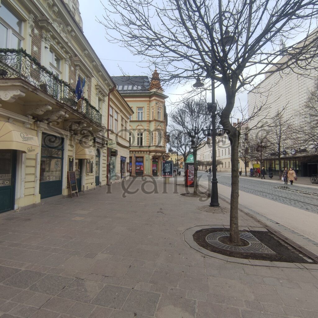 3izb.72m2, úplná, 1/2, Hlavná, St.mesto